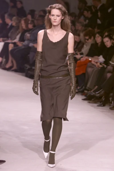 Look 16